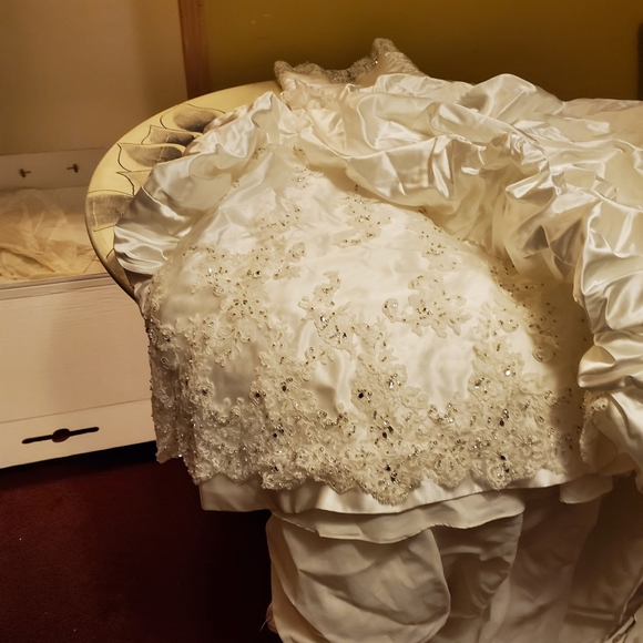 Maggie sottero size 0 never been worn - Picture 6 of 7